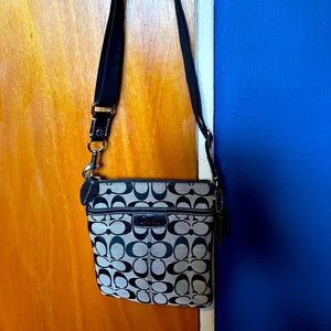 COACH CROSS BODY LOGO BLACK AND GRAY